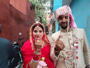 First-timers newlyweds among early voters in Udha...