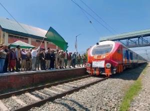 RO Baramulla PC flags-off SVEEP-Express train to ...