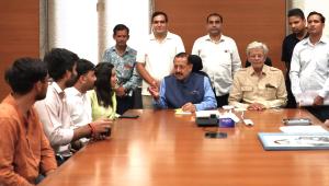 Dr Jitendra meets public deputations at BJP Centr...