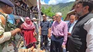 Chief Minister Omar Abdullah visits Pakistani she...