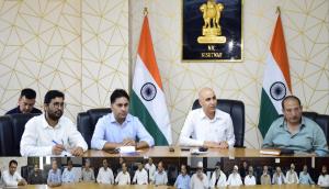 DC Kishtwar interacts with religious leaders to f...