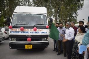 Shaleen Kabra flags off mobile veterinary Unit