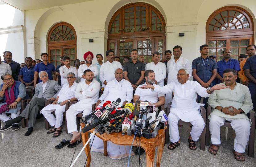 मल्लिकार्जुन खरगे से मिले नीतीश, तेजस्वी और राहुल Nitish, Tejashwi and Rahul met Mallikarjun Kharge