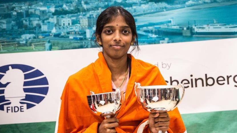 Vaishali becomes India's third female chess grandmaster, makes history with brother  Praggnanandhaa- The New Indian Express