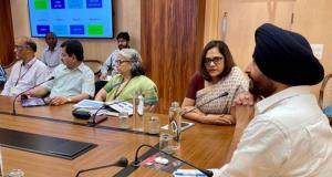 Union Minister Ravneet Singh conducts review meet...