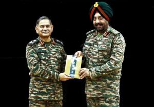 Indian Army Vice Chief Upendra Dwivedi visits Arm...