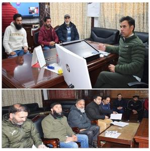 Div Com Kashmir assesses progress on Parihaspora ...