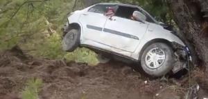Car falls into gorge at Zojila Pass, miraculous e...