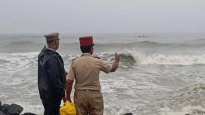 Cyclone Fengal: Pondy govt issues heavy rain aler...