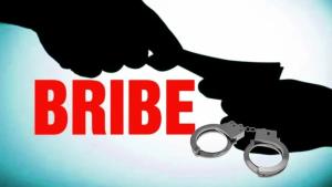 Police officer caught red-handed taking bribe in ...