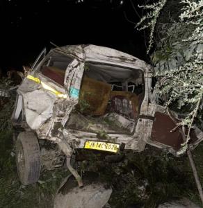 Two people killed, 4 others injured as vehicle pl...