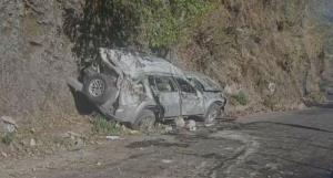 5 killed, 1 injured after car falls into deep dit...