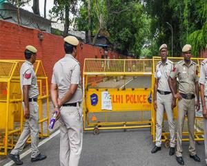 Four hospitals in Delhi receive bomb threat via e...