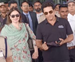 Cricket legend Sachin Tendulkar arrives in Ranchi...