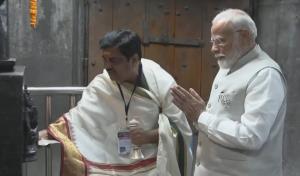 PM Narendra Modi offers prayers at Sri Raja Rajes...