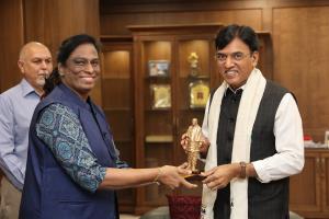 New Sports Minister Mansukh Mandaviya meets IOA P...