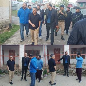 DEO Bandipora visits polling stations to review e...
