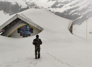 Army to start clearing snow from Hemkunt Sahib ro...
