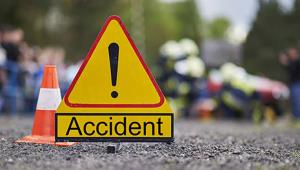One dead, 15 injured in road accident in Pampore