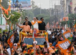 PM Modi holds roadshow in Varanasi, to file nomin...