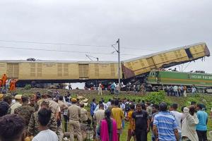 West Bengal train accident: Railway minister anno...